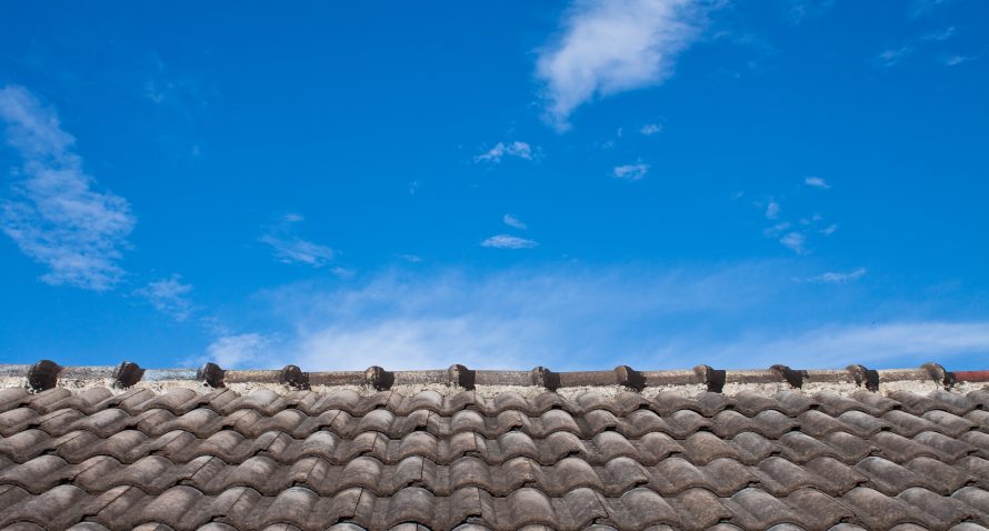 Foto eines reparaturbedürftigen Dachs